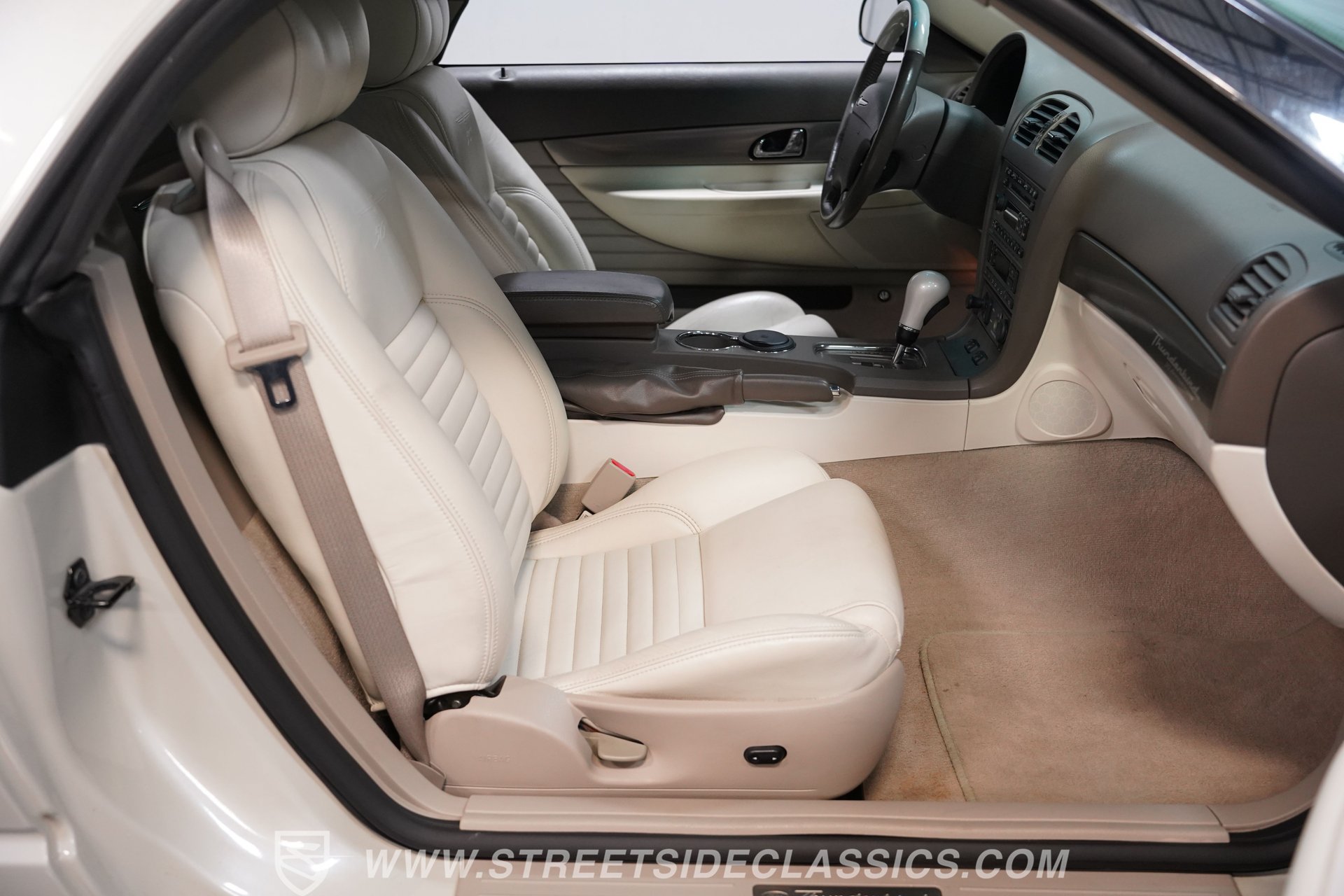 Used 2005 Ford Thunderbird 50th Anniversary RWD image 37