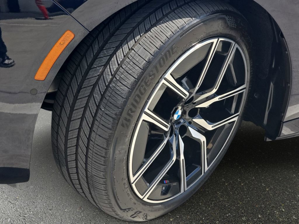 Used 2025 BMW i7 eDrive50 w/ M Sport Package image 36