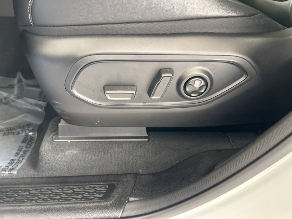 Used 2025 Jeep Grand Cherokee Altitude RWD image 44