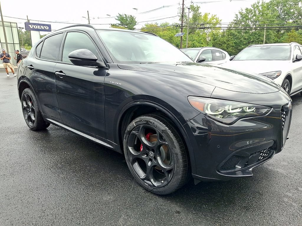 New 2026 Alfa Romeo Stelvio Sprint w/ Convenience Package AWD/4WD image 2