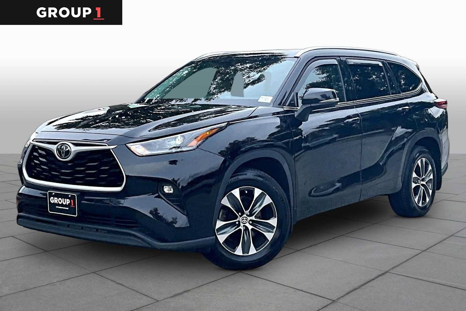 Used 2021 Toyota Highlander XLE AWD/4WD image 1