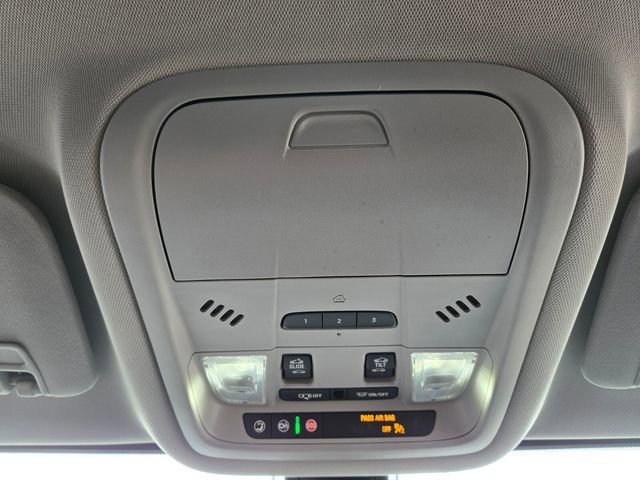 Used 2023 GMC Acadia SLT w/ Preferred Package image 23