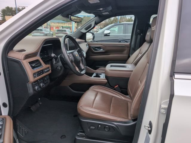 Used 2023 Chevrolet Suburban High Country image 14