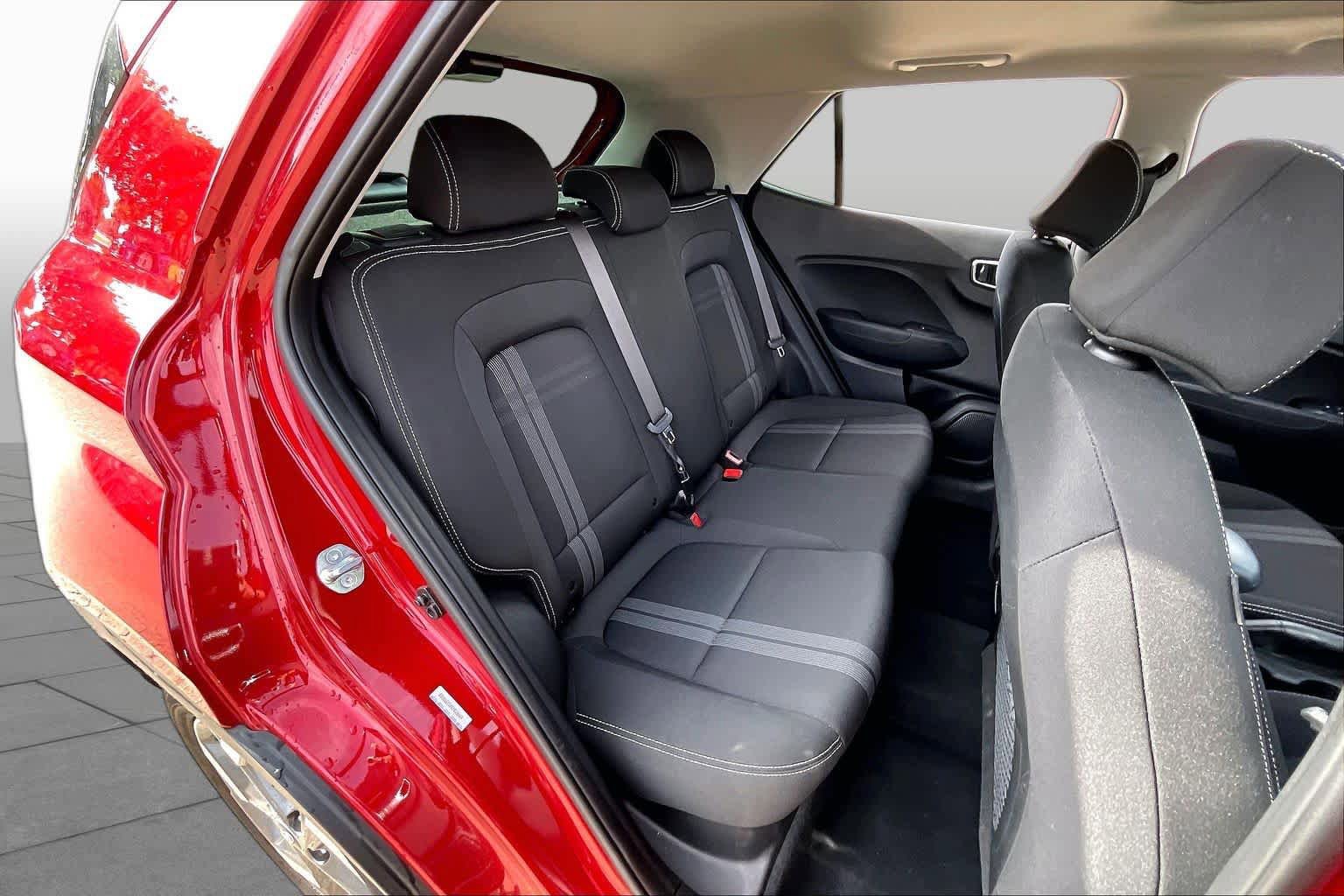 Used 2025 Hyundai Venue SEL FWD image 19