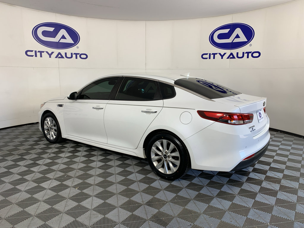 Used 2018 Kia Optima S FWD image 5