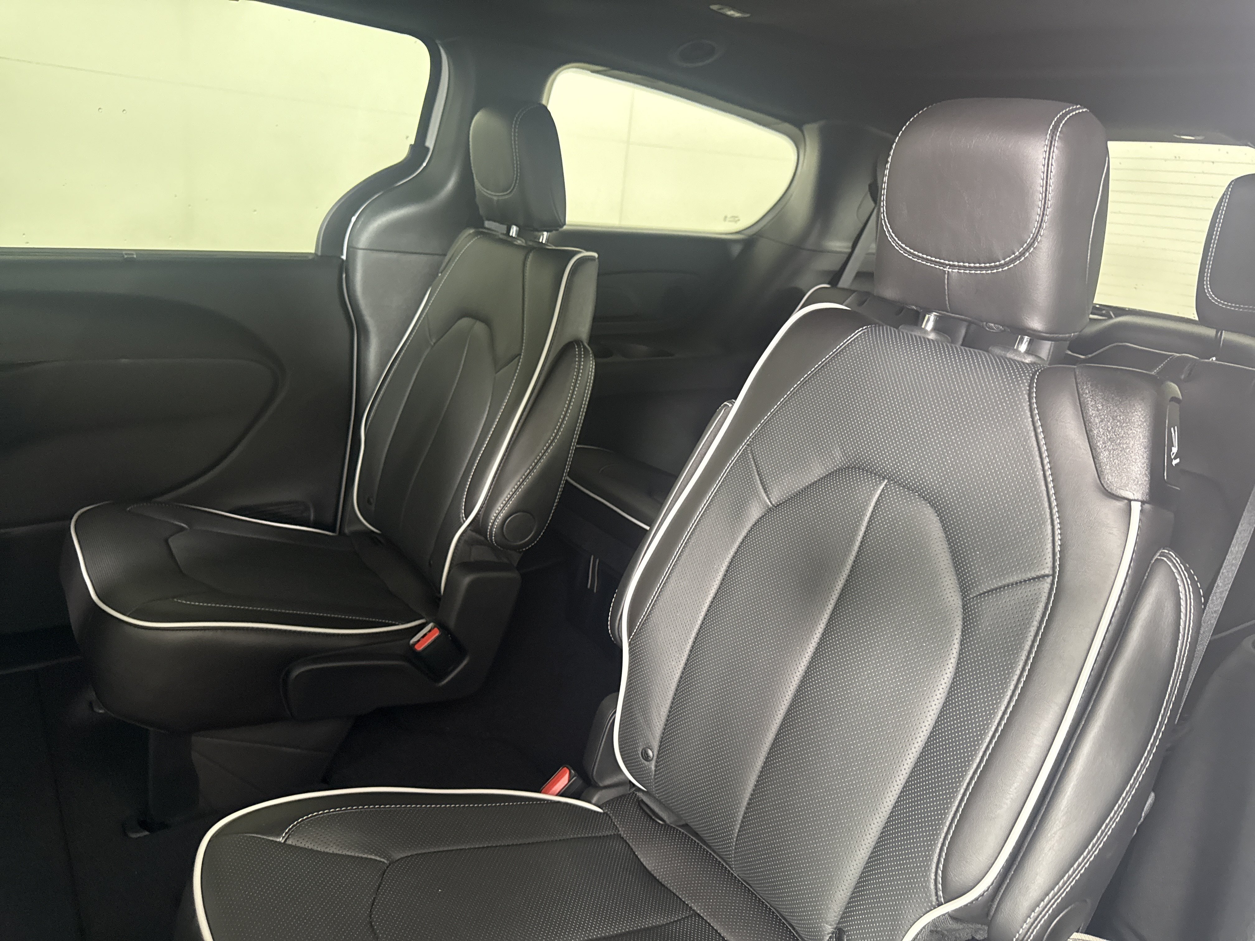 New 2027 Chrysler Pacifica Limited FWD image 13