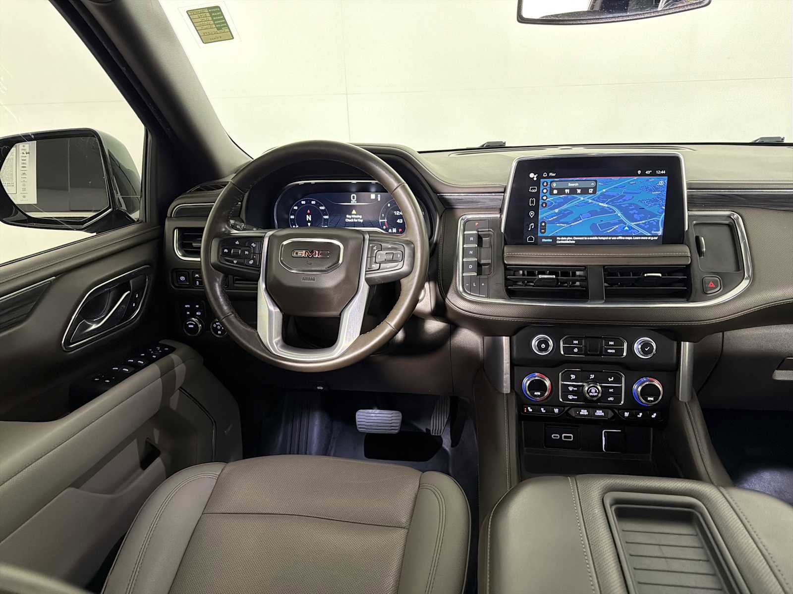 Used 2022 GMC Yukon XL SLT w/ SLT Luxury Package image 48