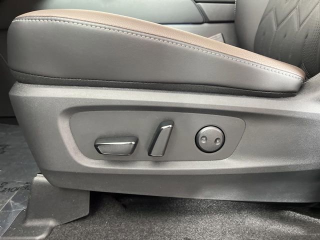 New 2026 Nissan Pathfinder Platinum image 32