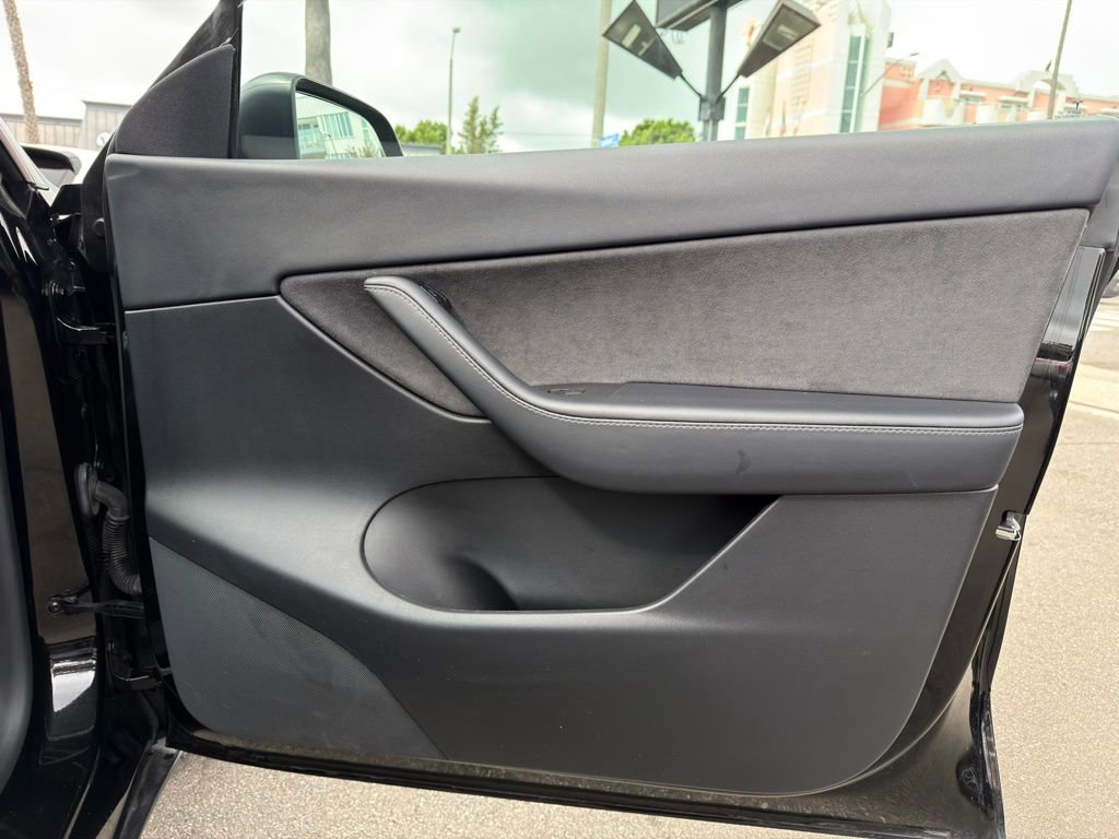 Used 2021 Tesla Model Y Performance image 24