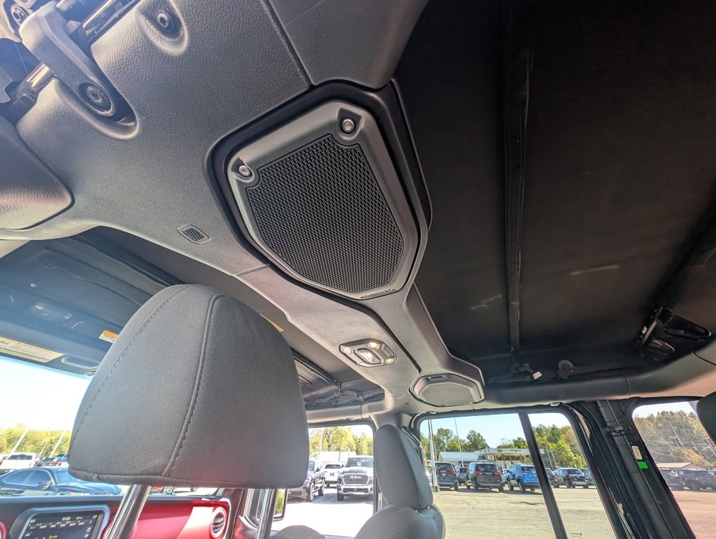 Used 2021 Jeep Wrangler Unlimited Rubicon w/ Xtreme Recon 35" Tire Package image 38