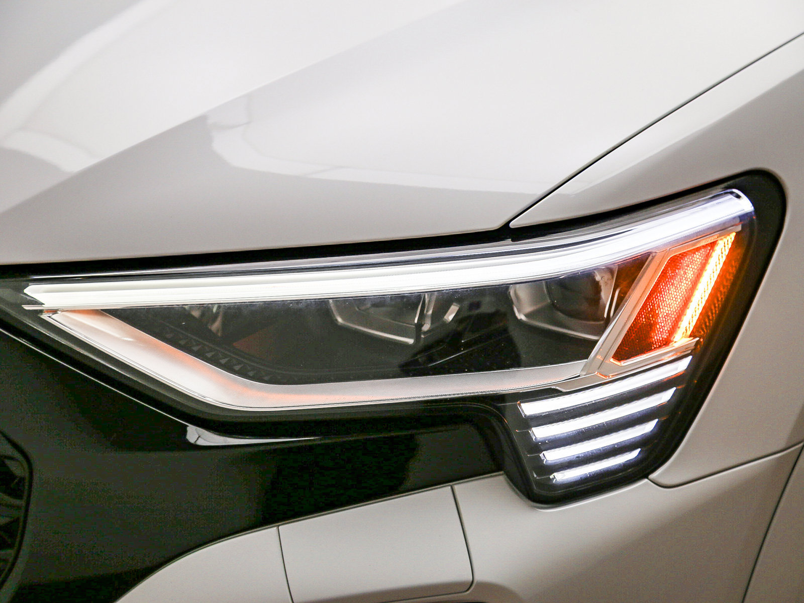Certified 2024 Audi Q8 e-tron Premium Plus AWD/4WD image 8