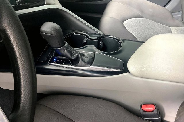 Used 2018 Toyota Camry LE FWD image 19