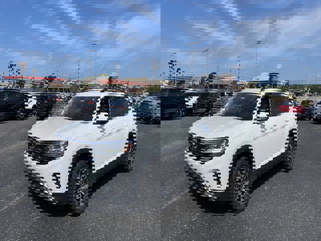 Used 2023 Volkswagen Atlas SE image 1