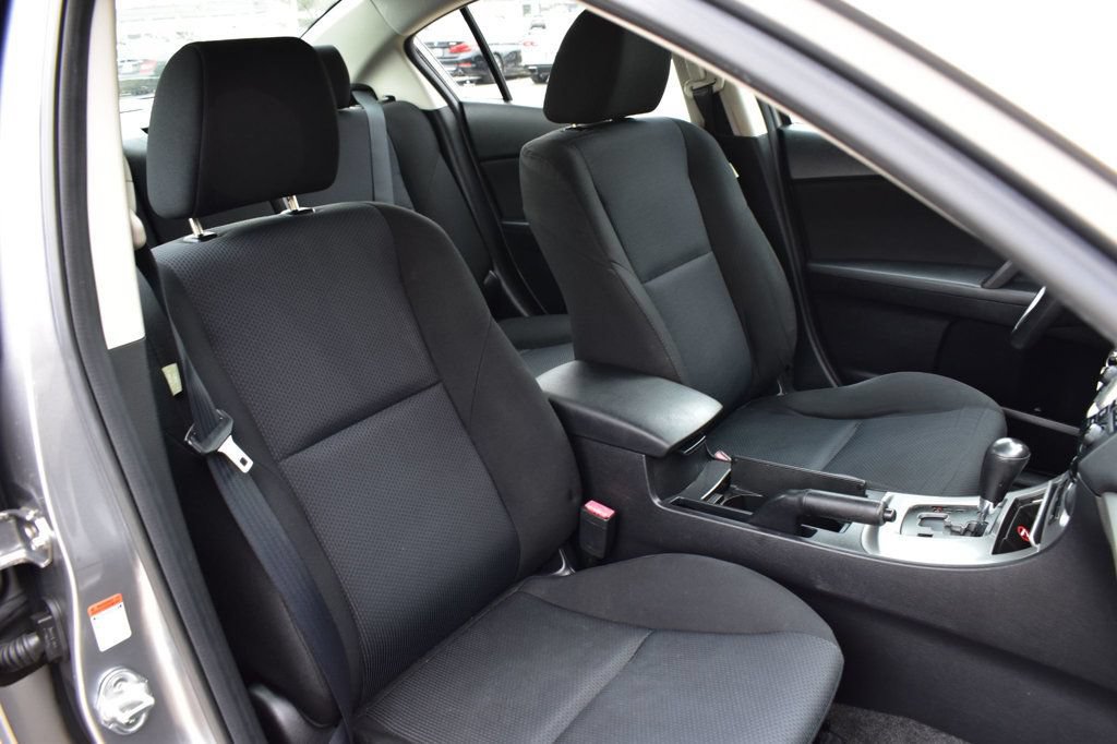 Used 2011 MAZDA MAZDA3 i Touring FWD image 18