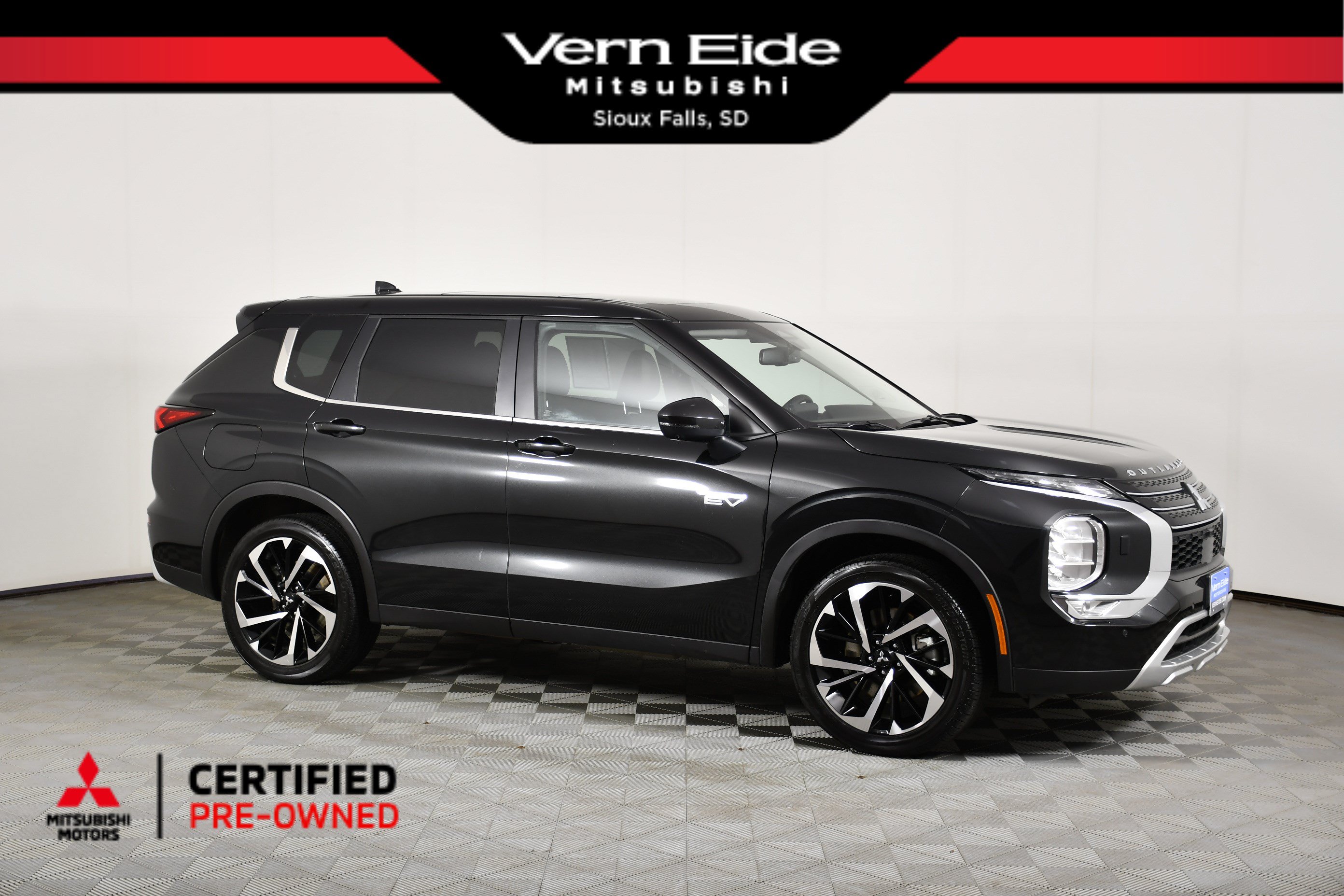 Used 2025 Mitsubishi Outlander SE