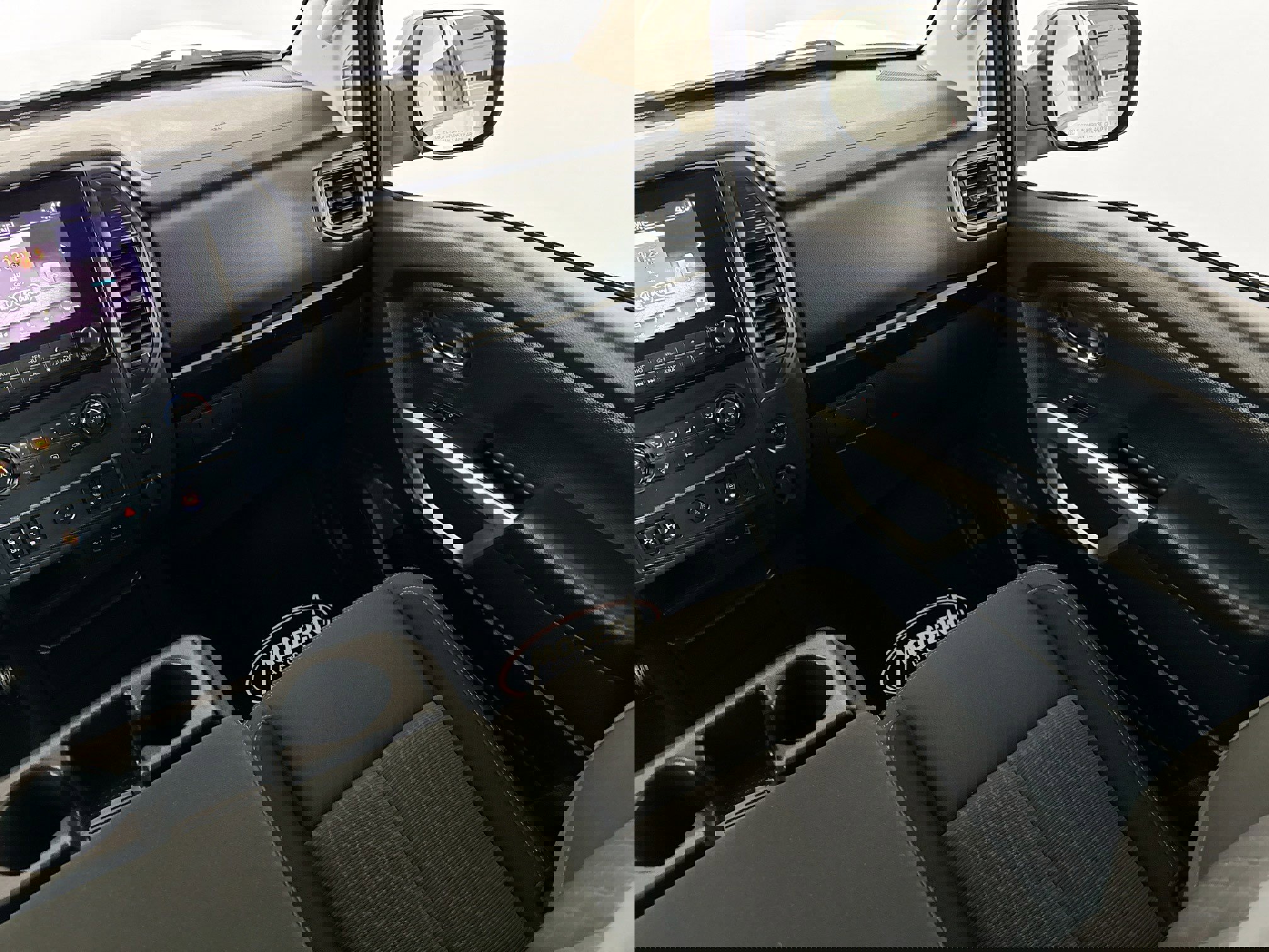 Used 2022 Nissan Titan SV image 27