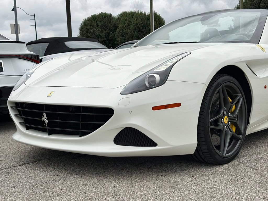 Used 2015 Ferrari California T RWD image 37