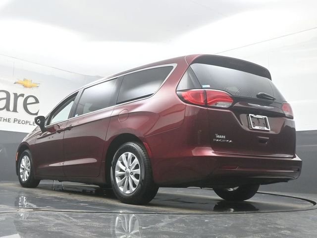 Used 2017 Chrysler Pacifica Touring w/ Tire & Wheel Group image 5