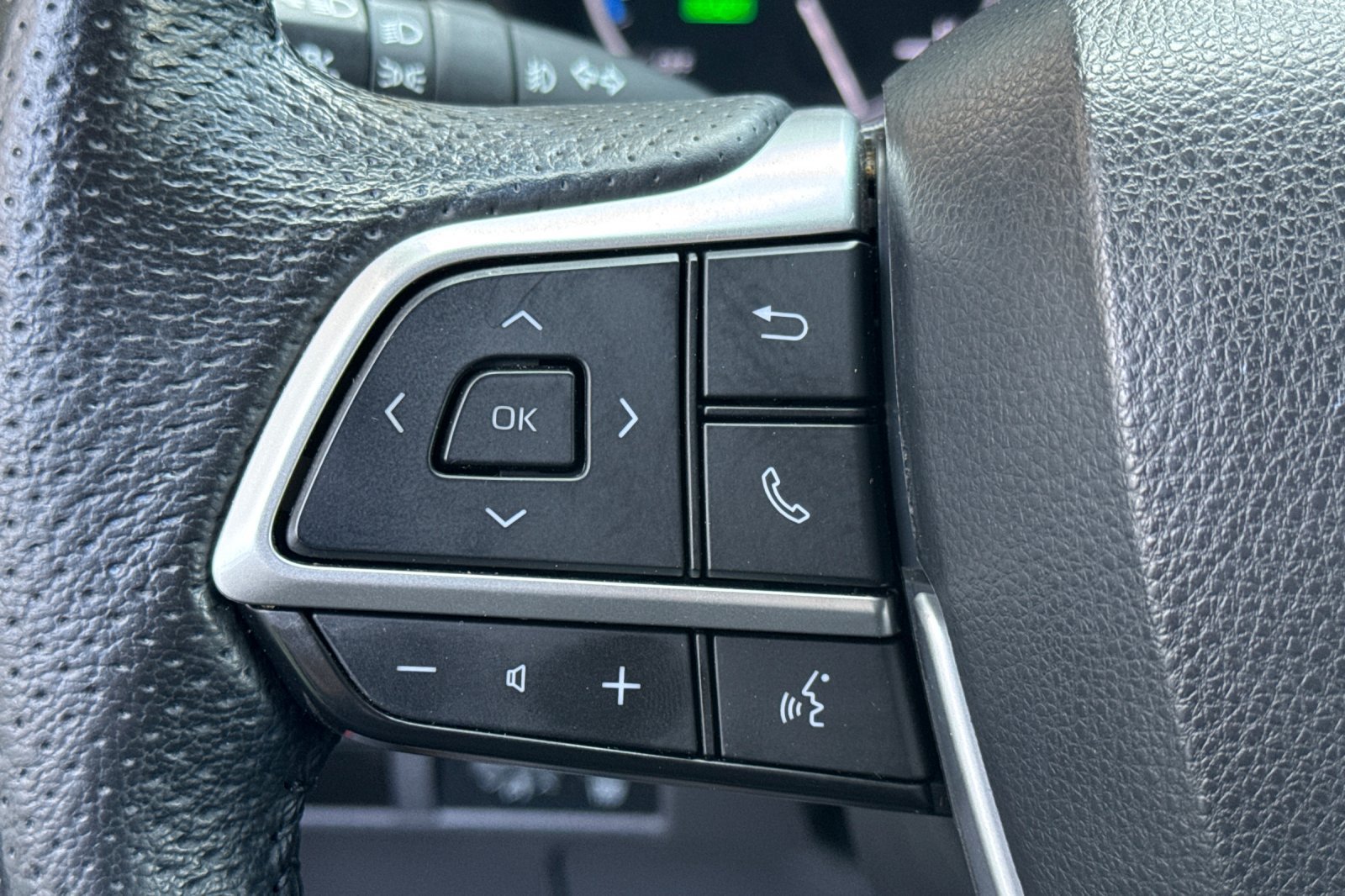 Certified 2024 Toyota Sienna Limited FWD image 31