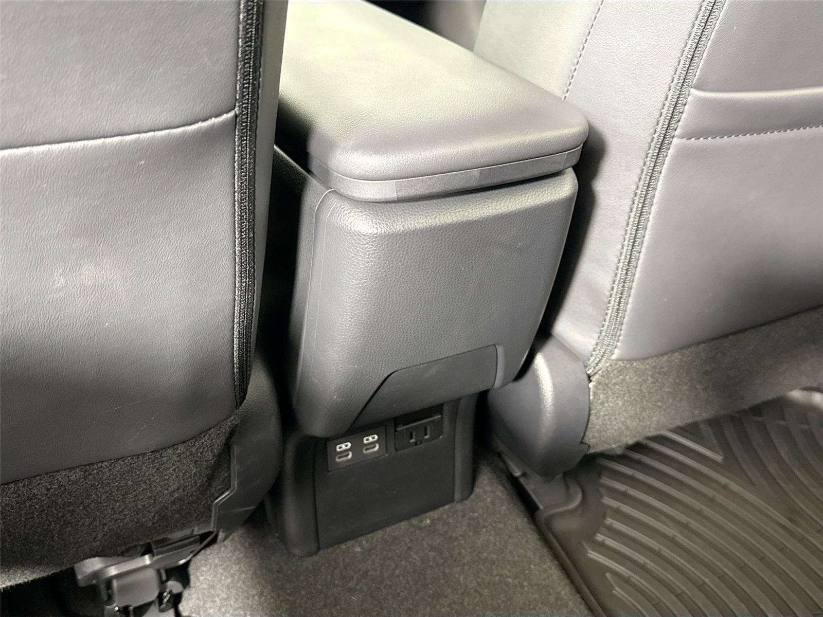 Used 2025 Toyota Prius Plug-In Hybrid image 33