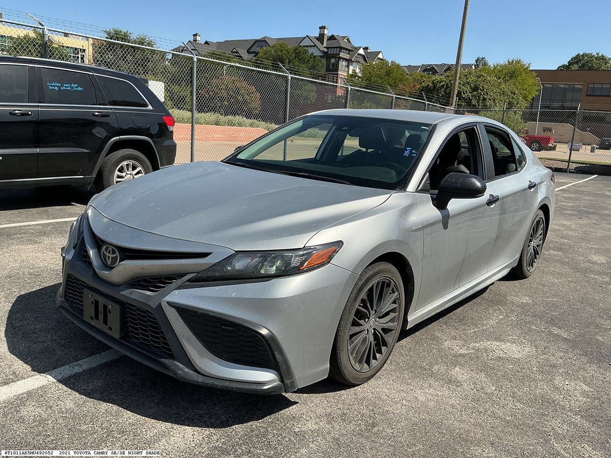 Used 2021 Toyota Camry SE FWD image 4