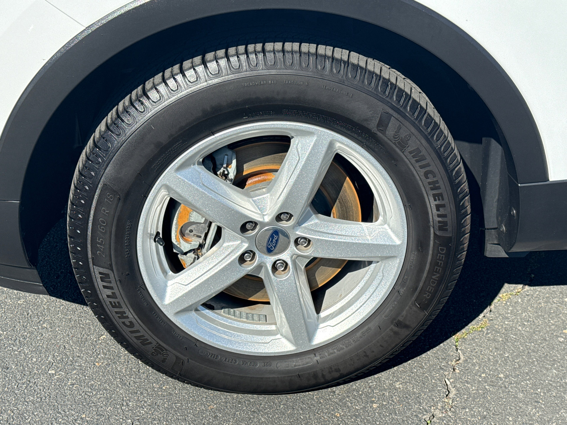 Used 2018 Ford Explorer XLT w/ Equipment Group 202A image 4