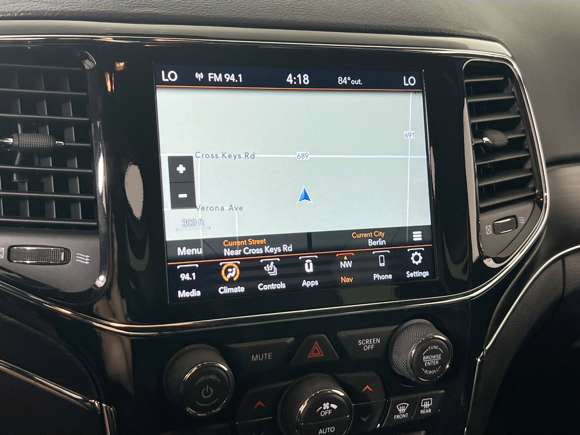 Used 2022 Jeep Grand Cherokee Limited image 12