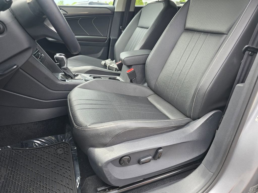Certified 2024 Volkswagen Tiguan Wolfsburg Edition AWD/4WD image 32