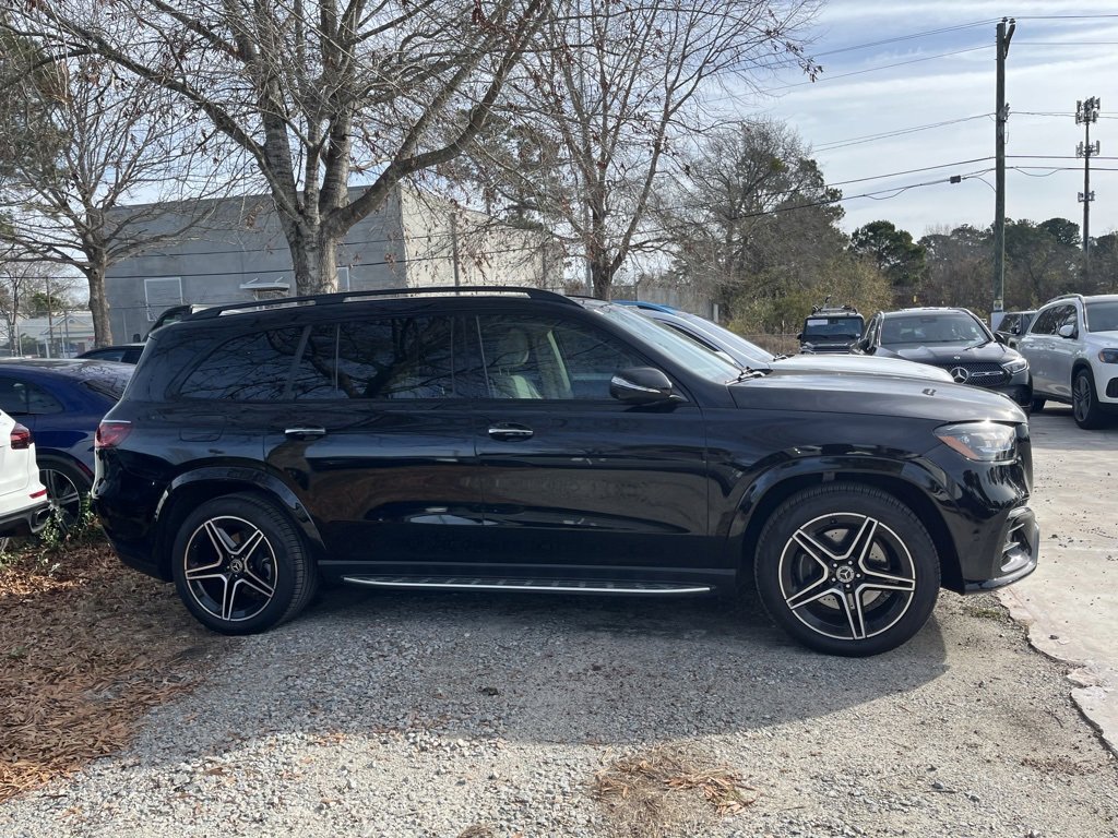 Used 2025 Mercedes-Benz GLS 450 4MATIC image 4