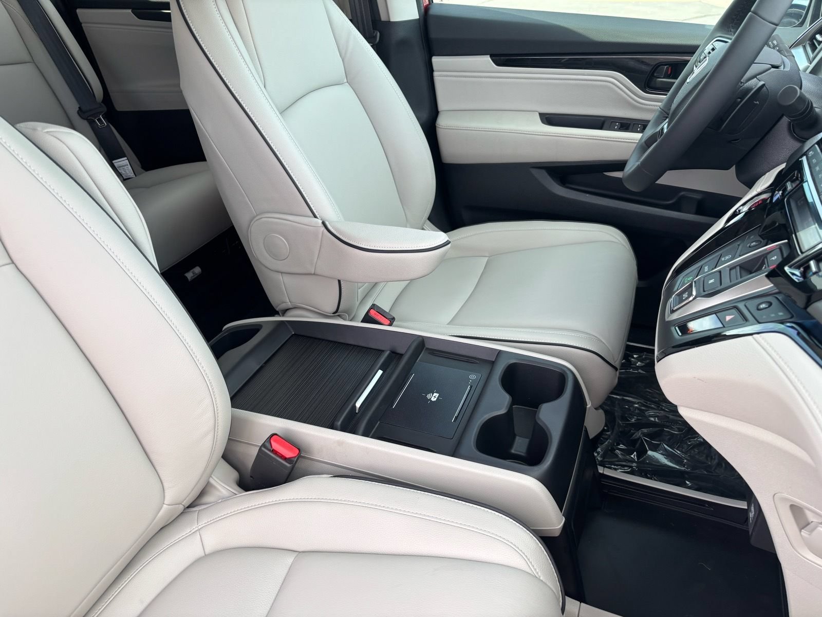 New 2026 Honda Odyssey Touring image 8