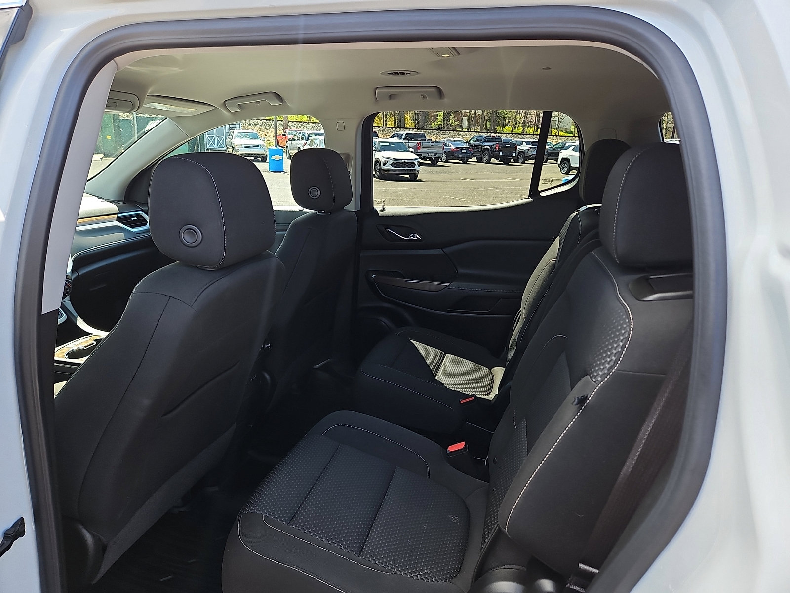 Used 2023 GMC Acadia SLE w/ Driver Convenience Package FWD image 10