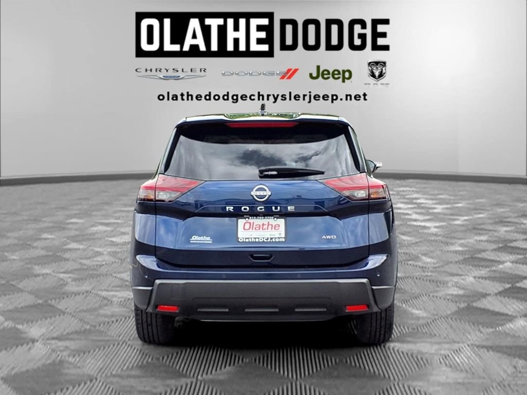 Used 2025 Nissan Rogue SV AWD/4WD image 27
