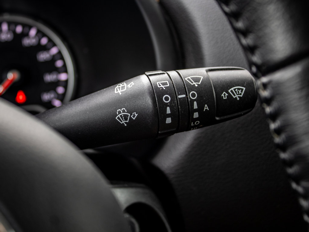 Used 2023 Jeep Renegade Limited image 28