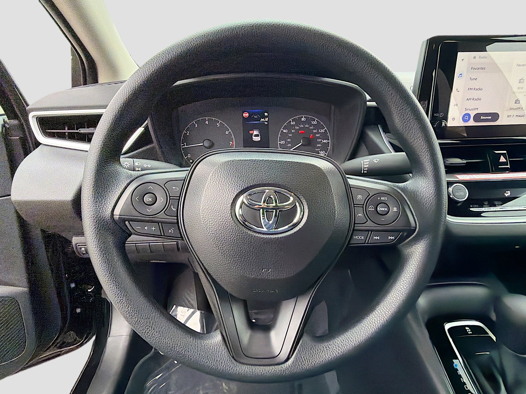 Used 2025 Toyota Corolla LE image 36