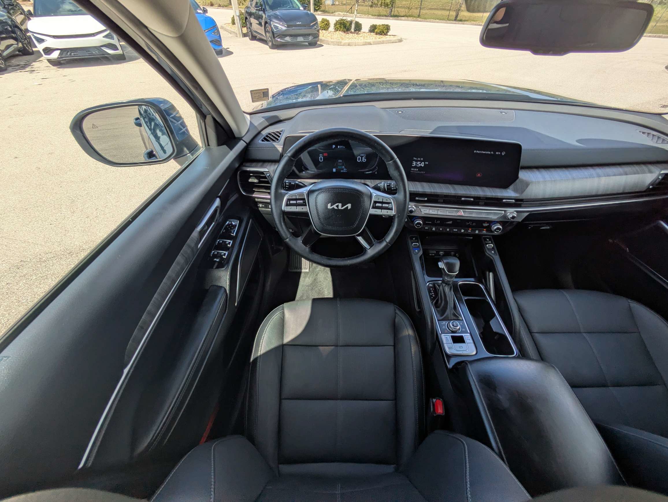 Certified 2025 Kia Telluride EX w/ EX Captain's Chair Package AWD/4WD image 18