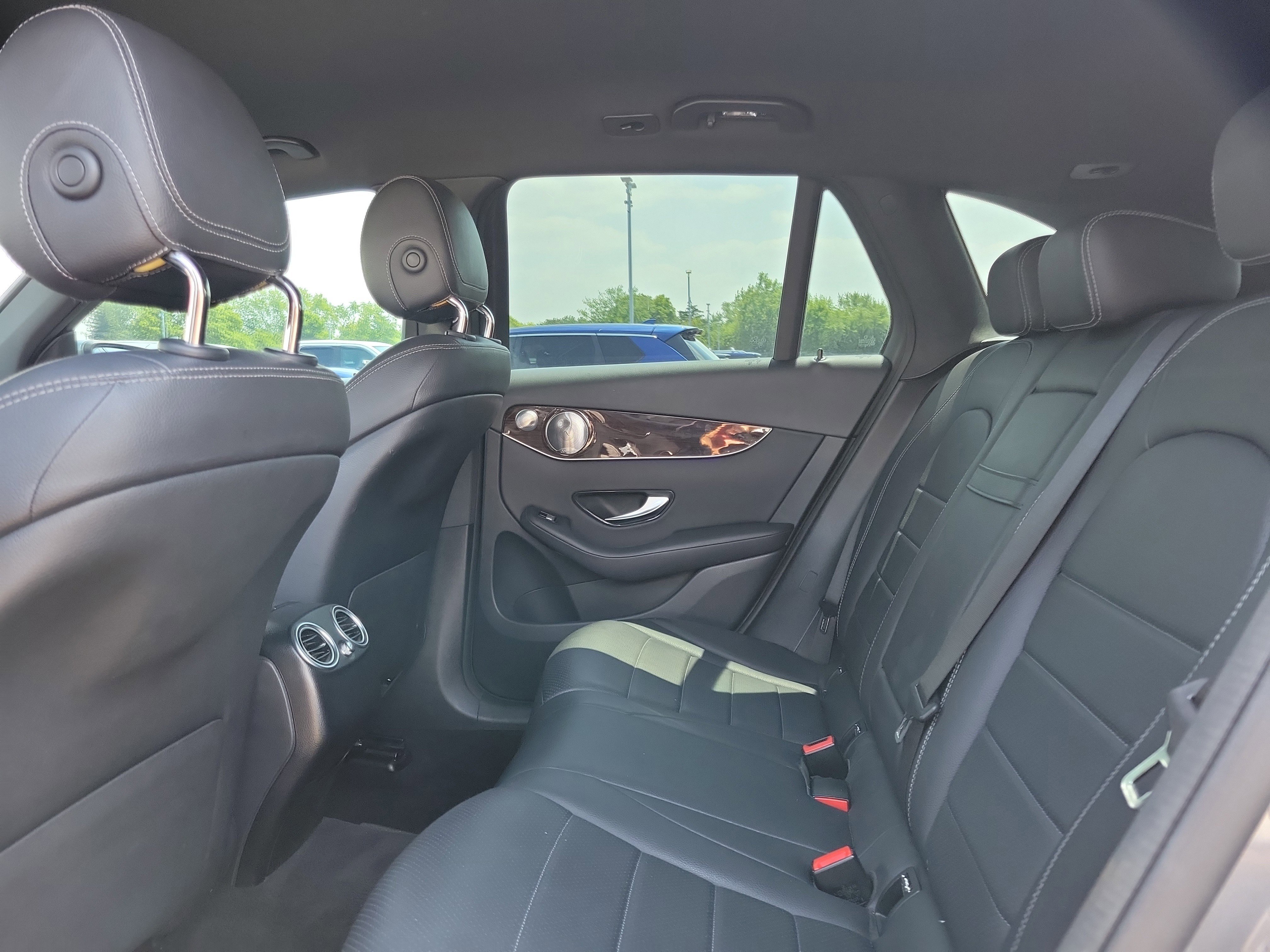 Used 2020 Mercedes-Benz GLC 300 w/ Premium Package image 11