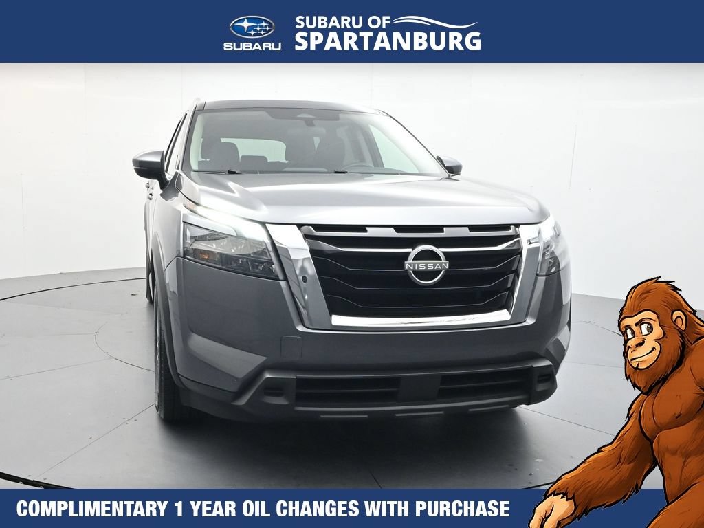 Used 2025 Nissan Pathfinder SV FWD image 2
