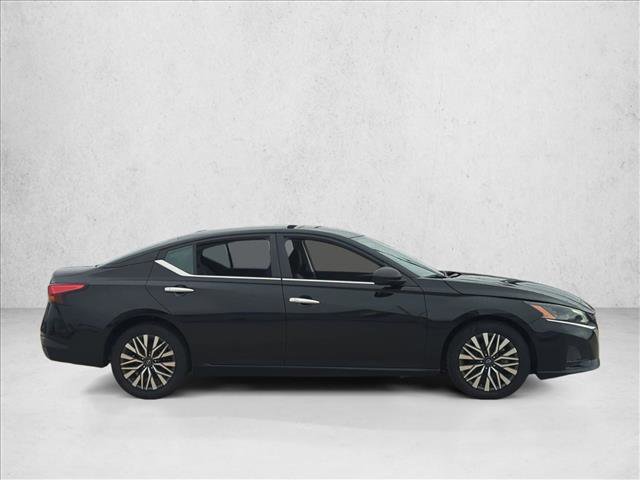 Used 2024 Nissan Altima 2.5 SV image 4
