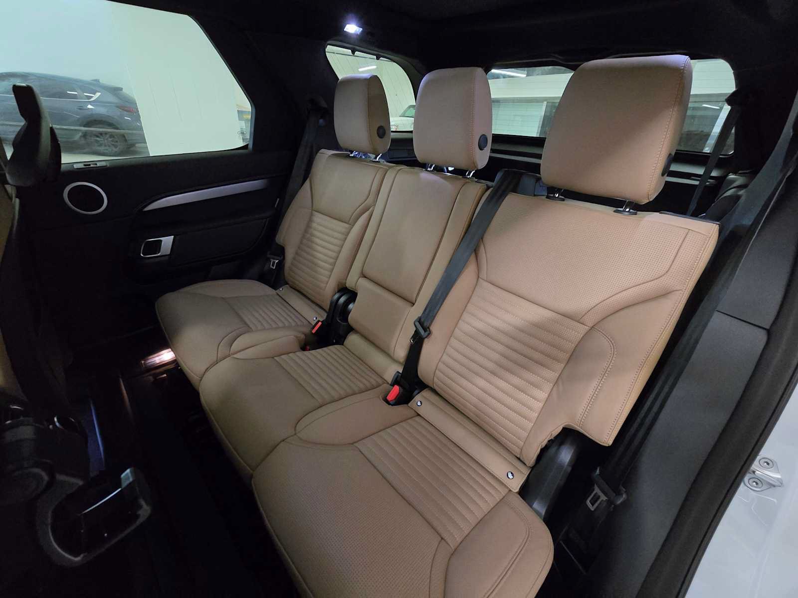 New 2026 Land Rover Discovery Limited Edition AWD/4WD image 19