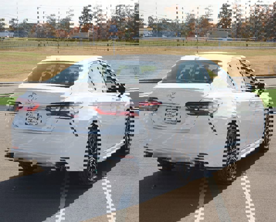 Used 2024 Toyota Camry SE image 16