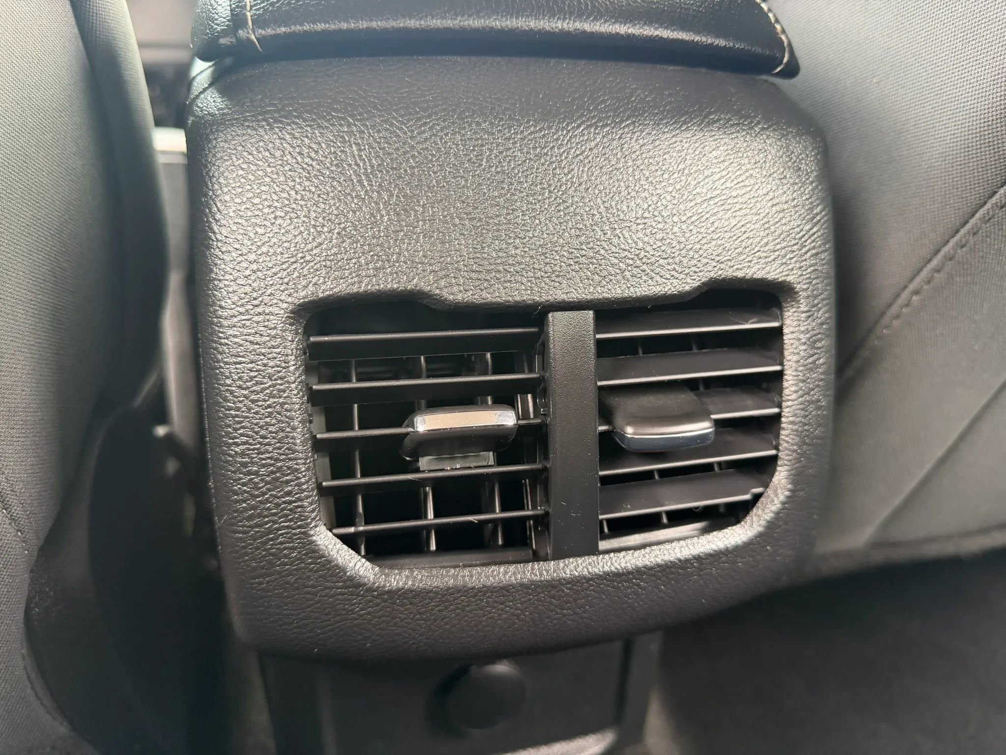 Used 2019 Ford Fusion SE image 27