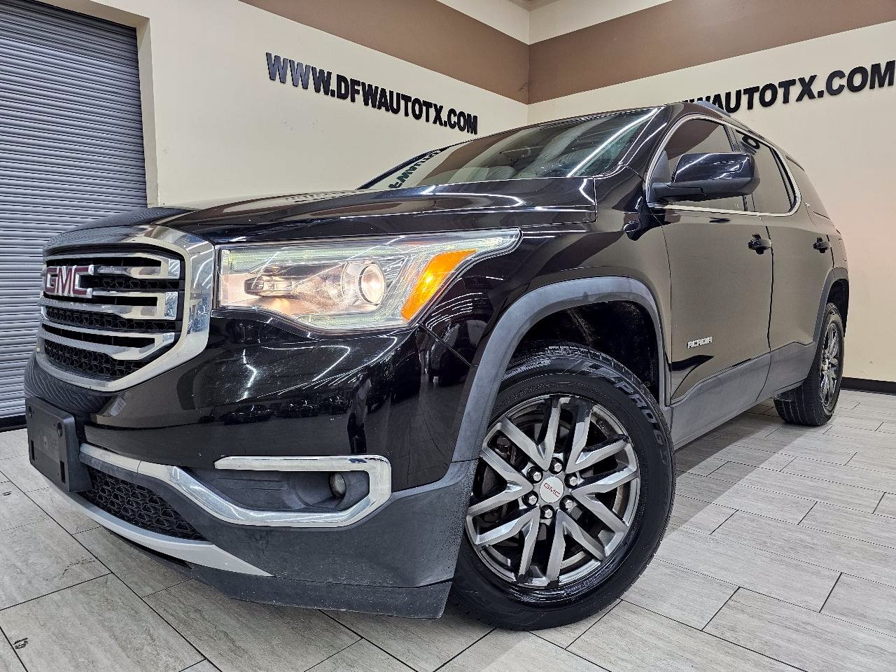 Used 2017 GMC Acadia SLT FWD image 1