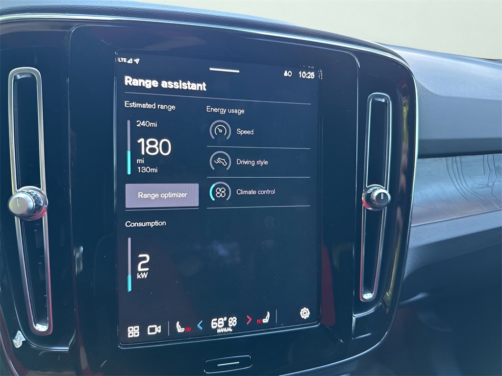 Used 2023 Volvo XC40 Recharge Plus image 31