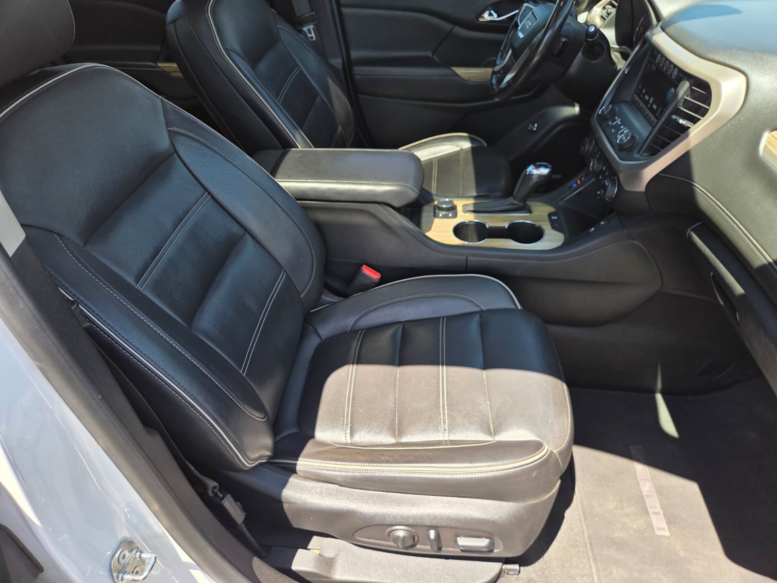Used 2018 GMC Acadia Denali w/ Technology Package AWD/4WD image 17