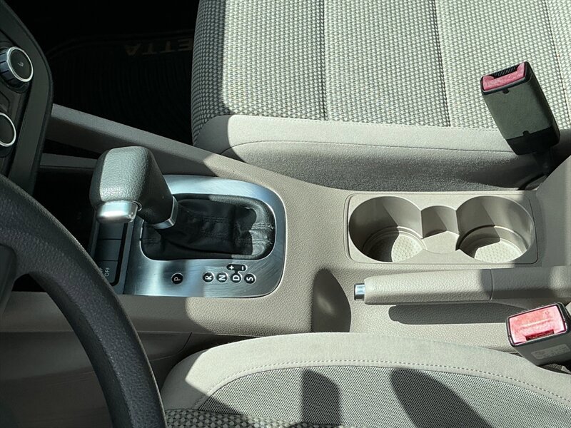 Used 2010 Volkswagen Jetta S FWD image 21