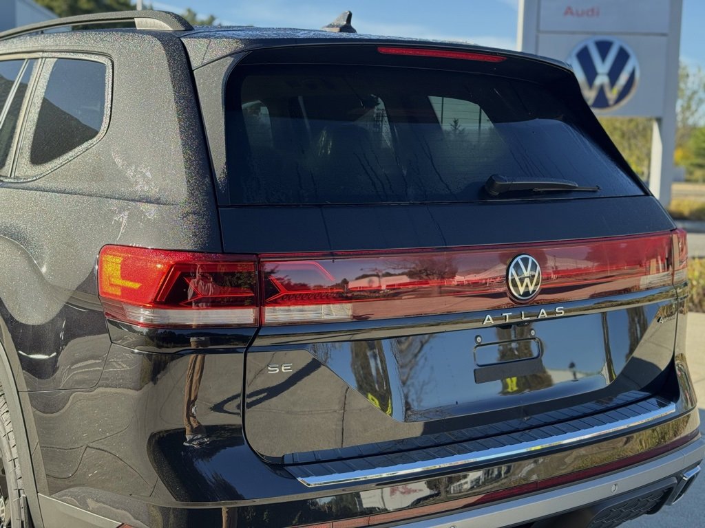 New 2025 Volkswagen Atlas Peak Edition SE image 13