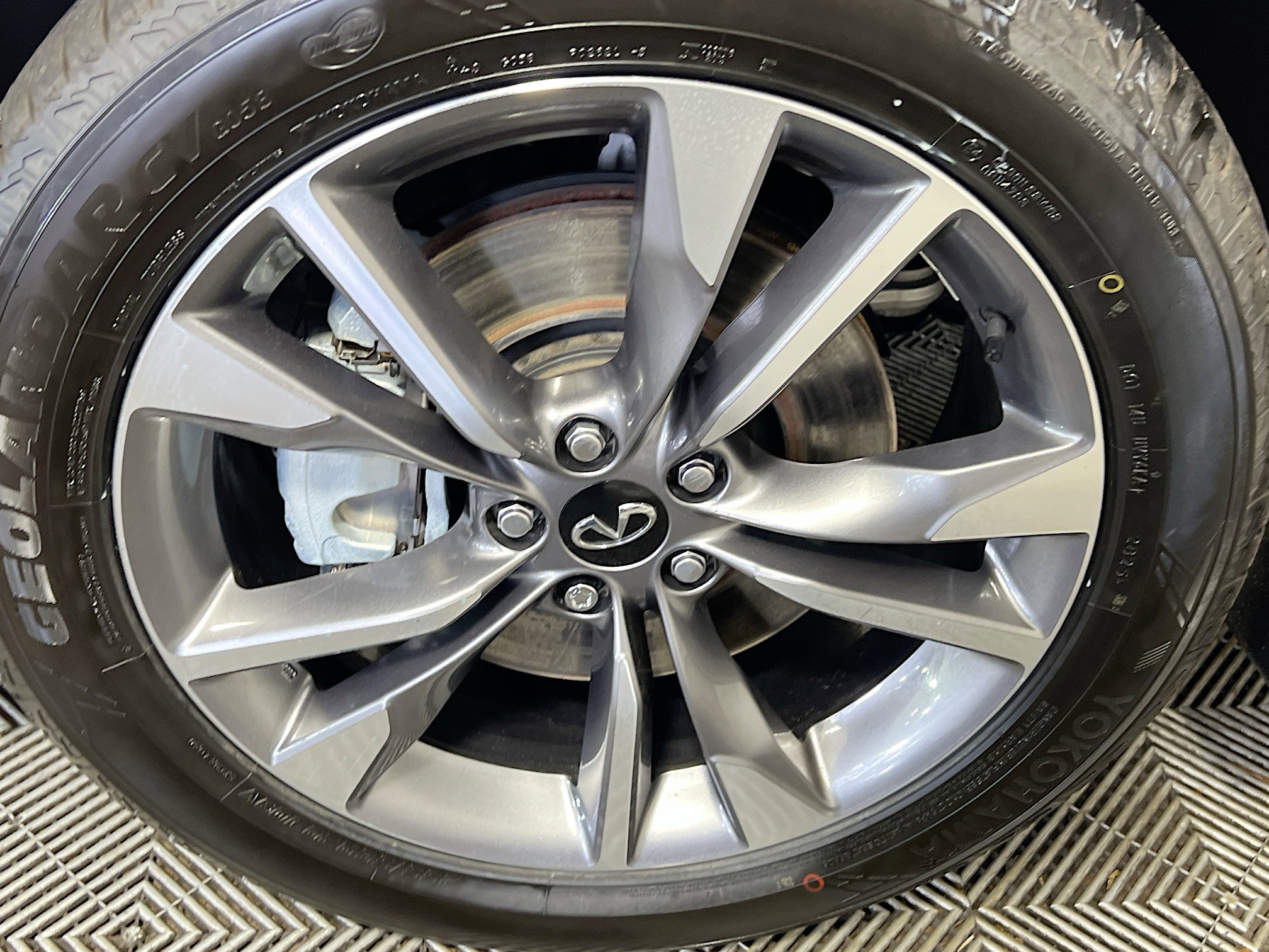 Used 2023 INFINITI QX60 Luxe w/ Cargo Package FWD image 14