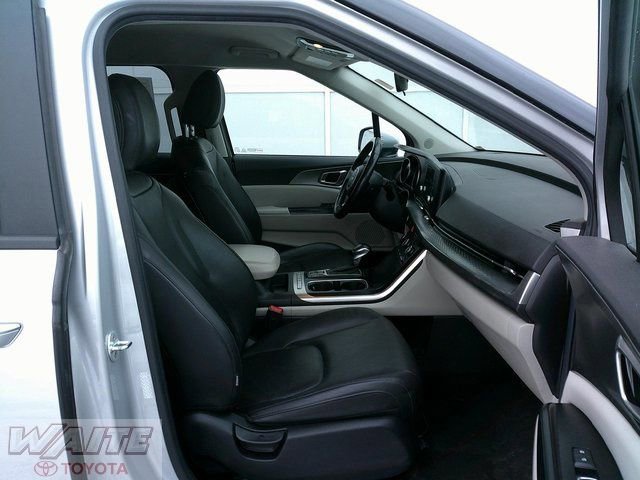 Used 2023 Kia Carnival LX image 25
