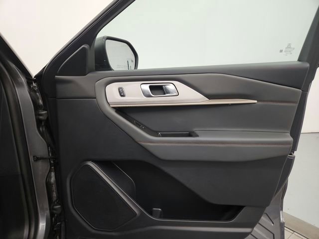 Used 2025 Ford Explorer Active w/ Active Comfort Package image 33