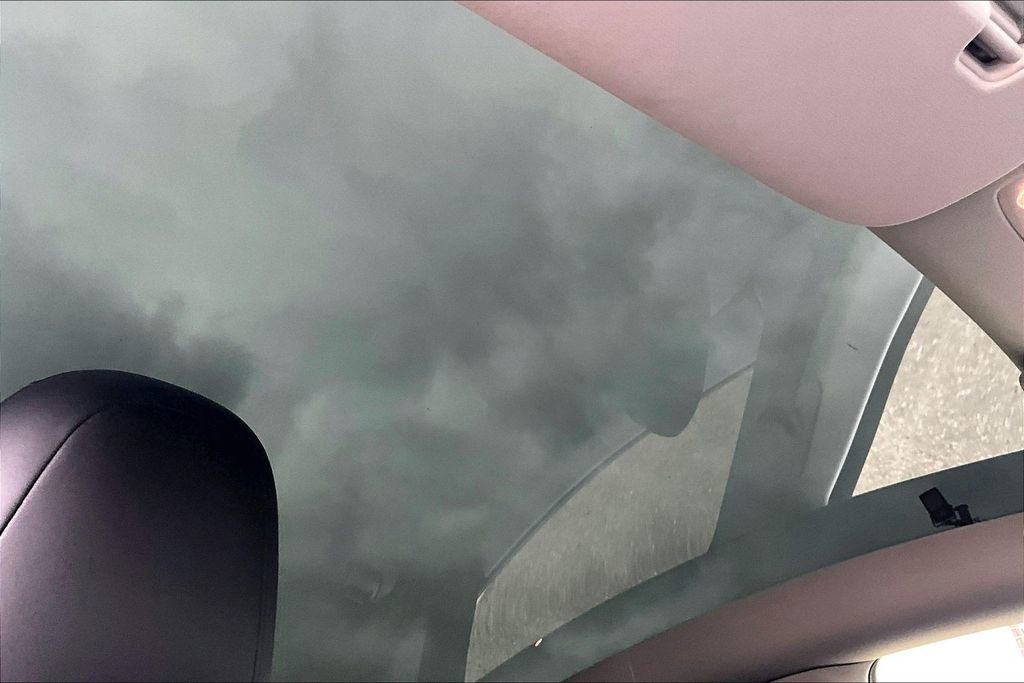 Used 2022 Tesla Model Y Performance AWD/4WD image 15